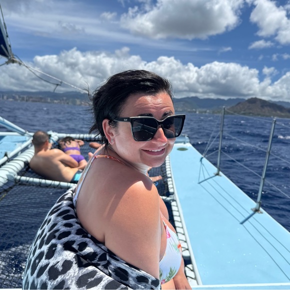 🌺Meet your Posher 🧚🏼‍♀️🏖 - Picture 1 of 8